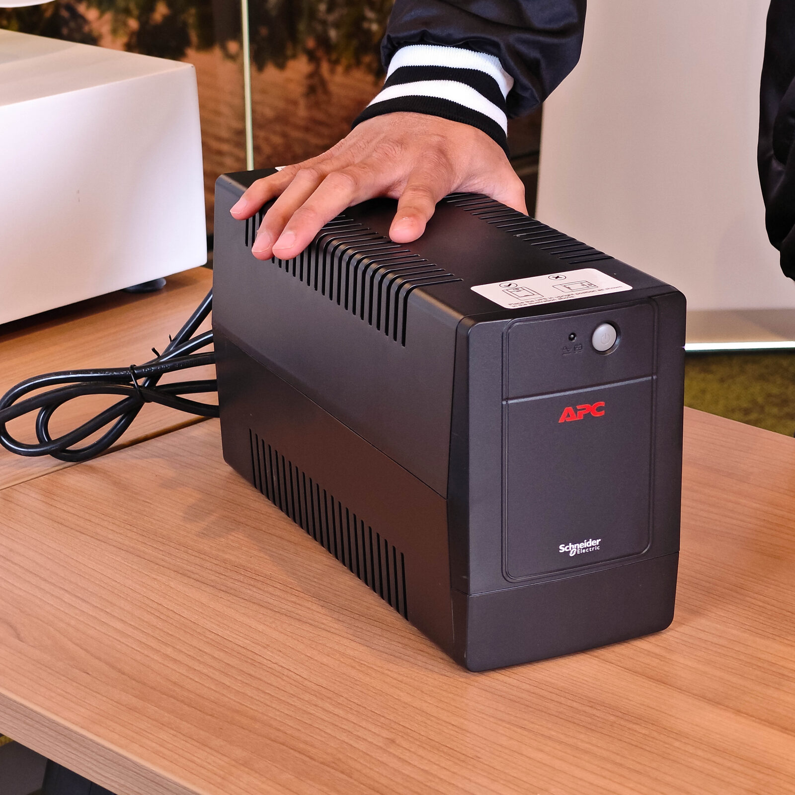 ภาพแกะกล่องสินค้า (Unboxing) แสดงสินค้าจริงและอุปกรณ์ภายในกล่อง ภาพที่ 2