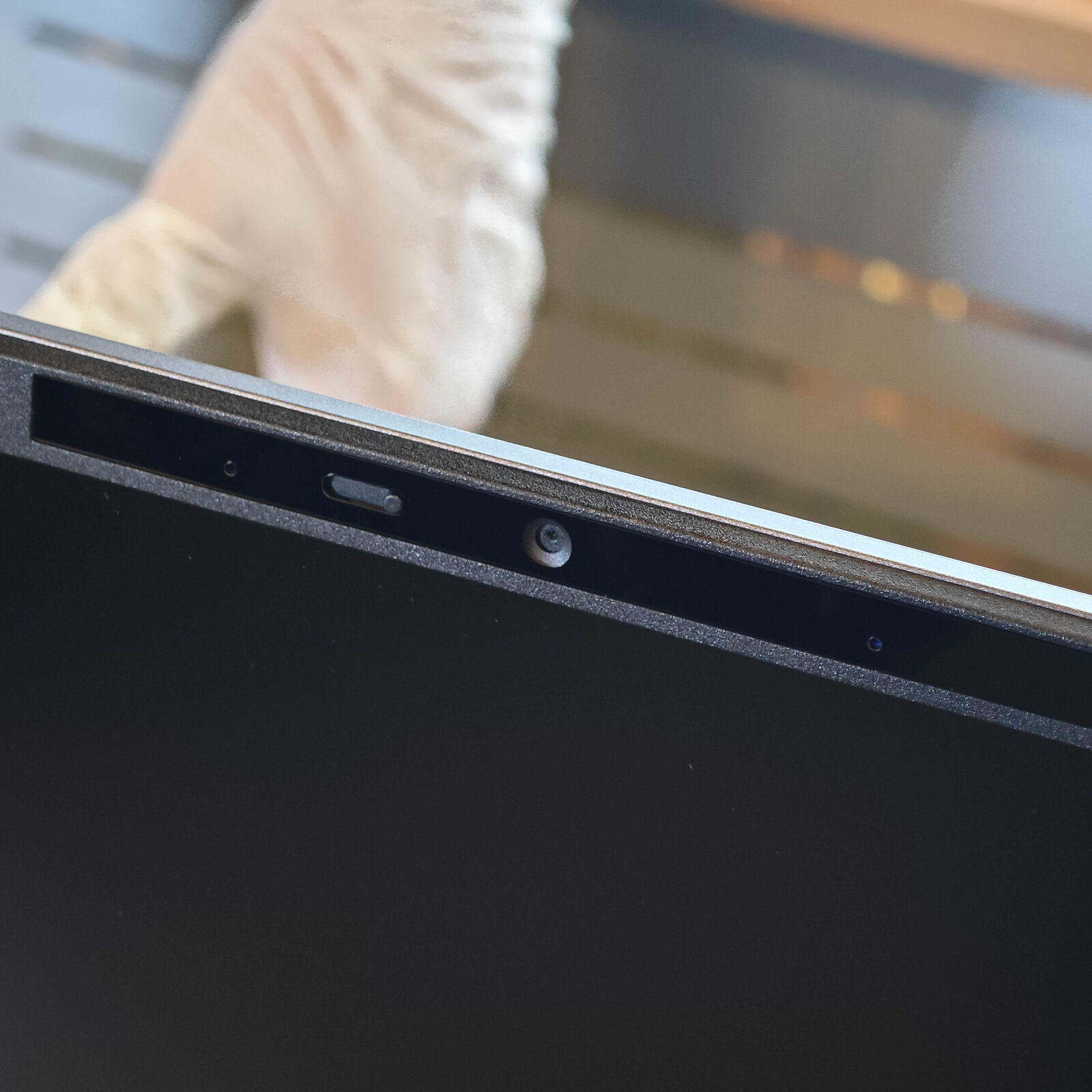 ภาพแกะกล่องสินค้า (Unboxing) แสดงสินค้าจริงและอุปกรณ์ภายในกล่อง ภาพที่ 6