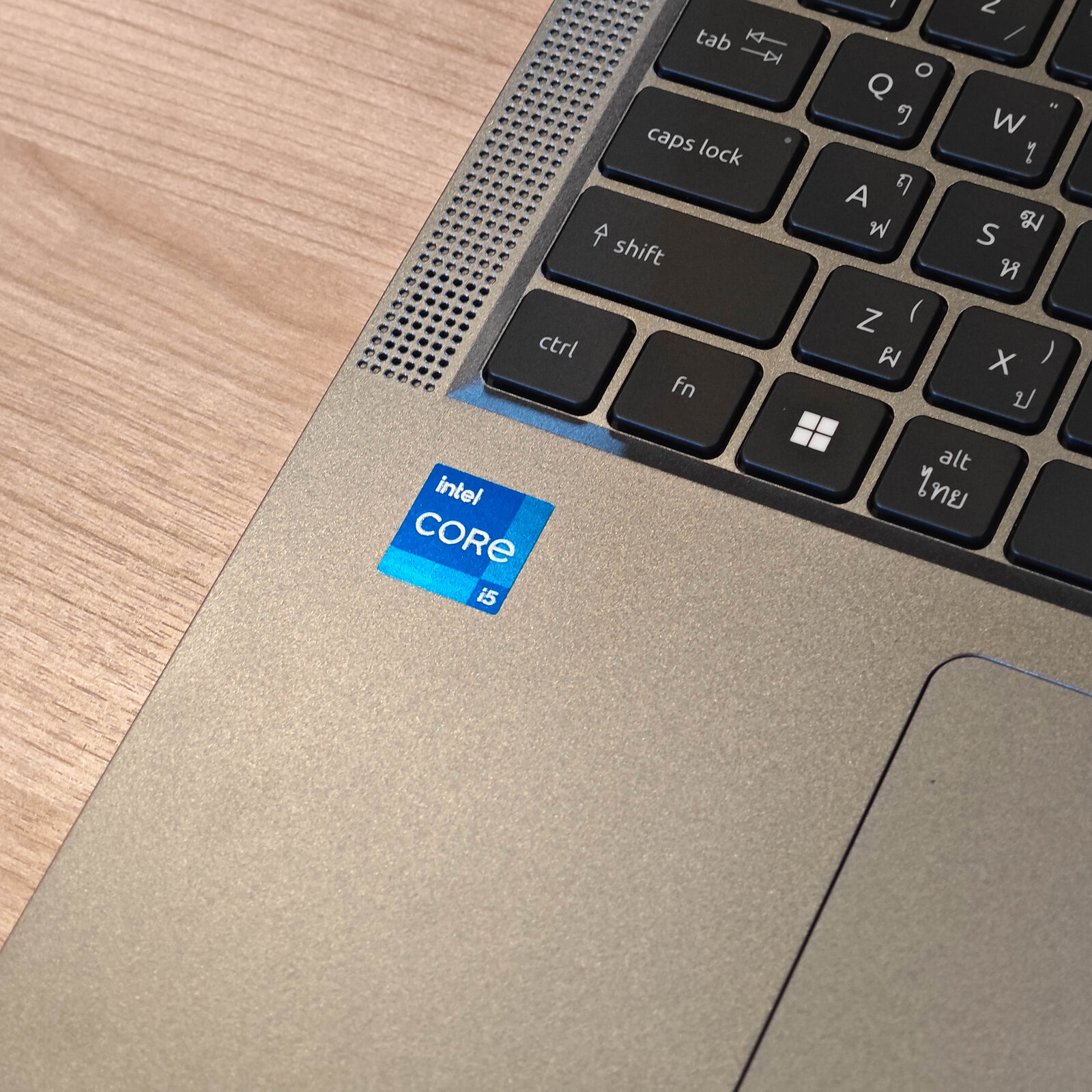 ภาพแกะกล่องสินค้า (Unboxing) แสดงสินค้าจริงและอุปกรณ์ภายในกล่อง ภาพที่ 8