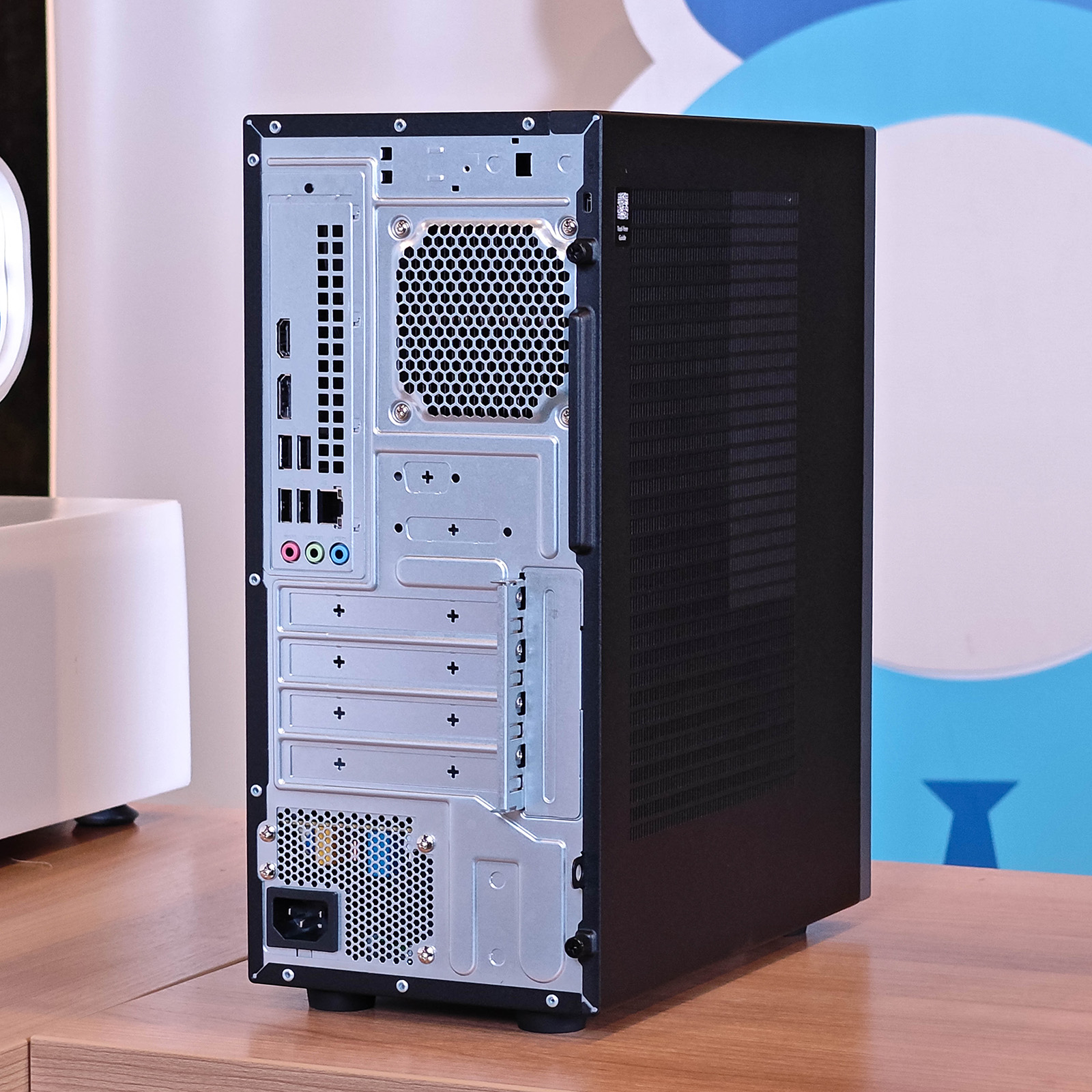 ภาพแกะกล่องสินค้า (Unboxing) แสดงสินค้าจริงและอุปกรณ์ภายในกล่อง ภาพที่ 2