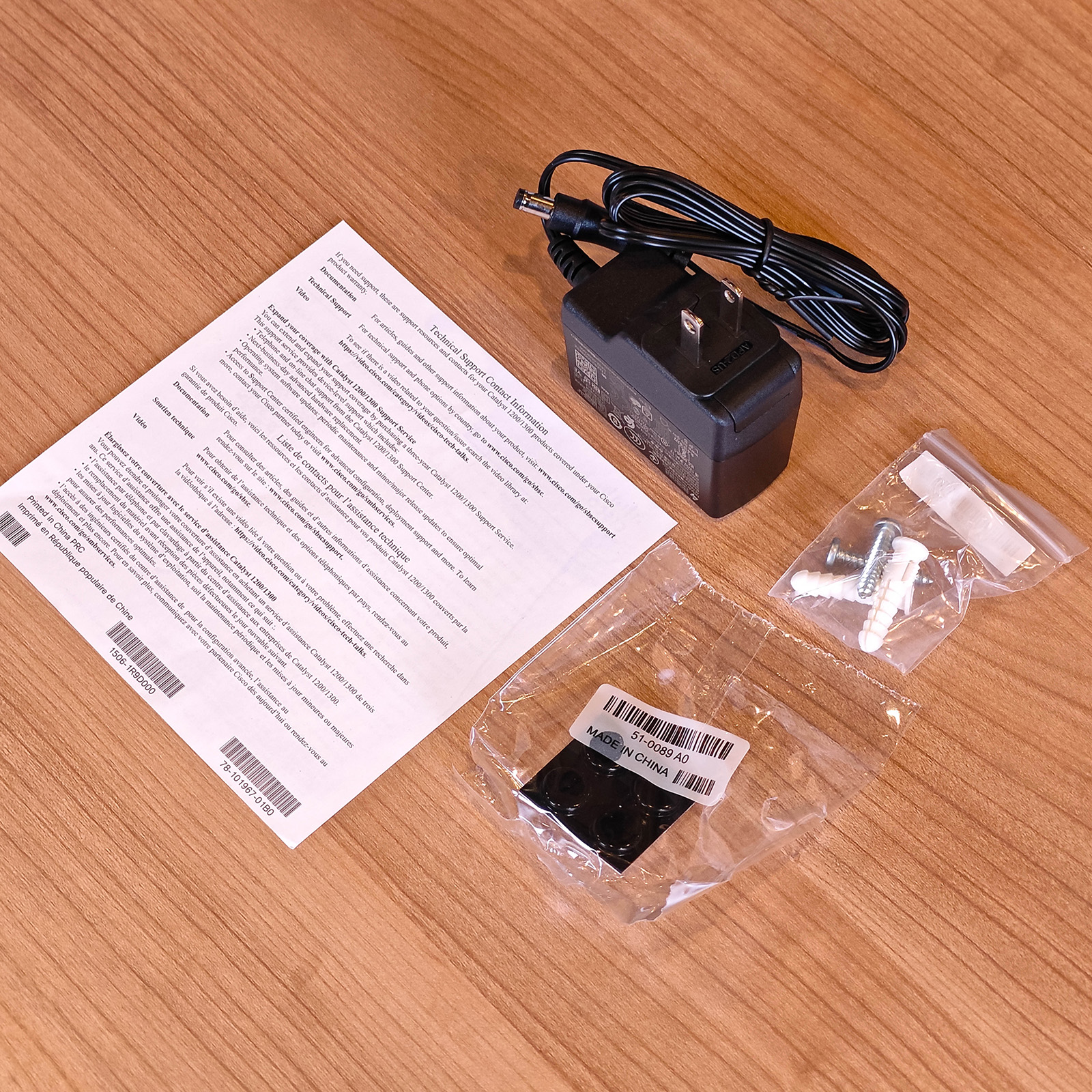 ภาพแกะกล่องสินค้า (Unboxing) แสดงสินค้าจริงและอุปกรณ์ภายในกล่อง ภาพที่ 6