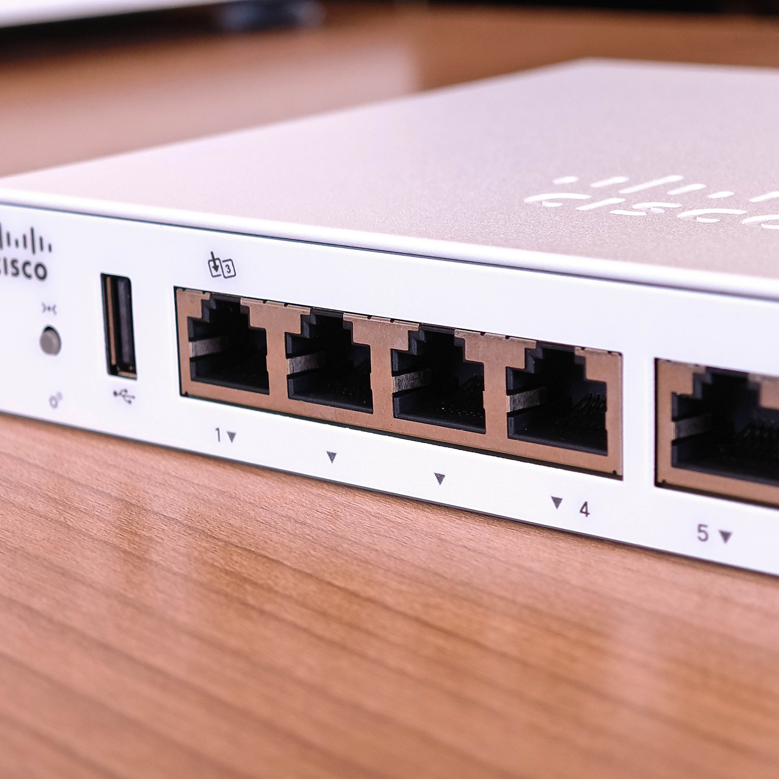 ภาพแกะกล่องสินค้า (Unboxing) แสดงสินค้าจริงและอุปกรณ์ภายในกล่อง ภาพที่ 7