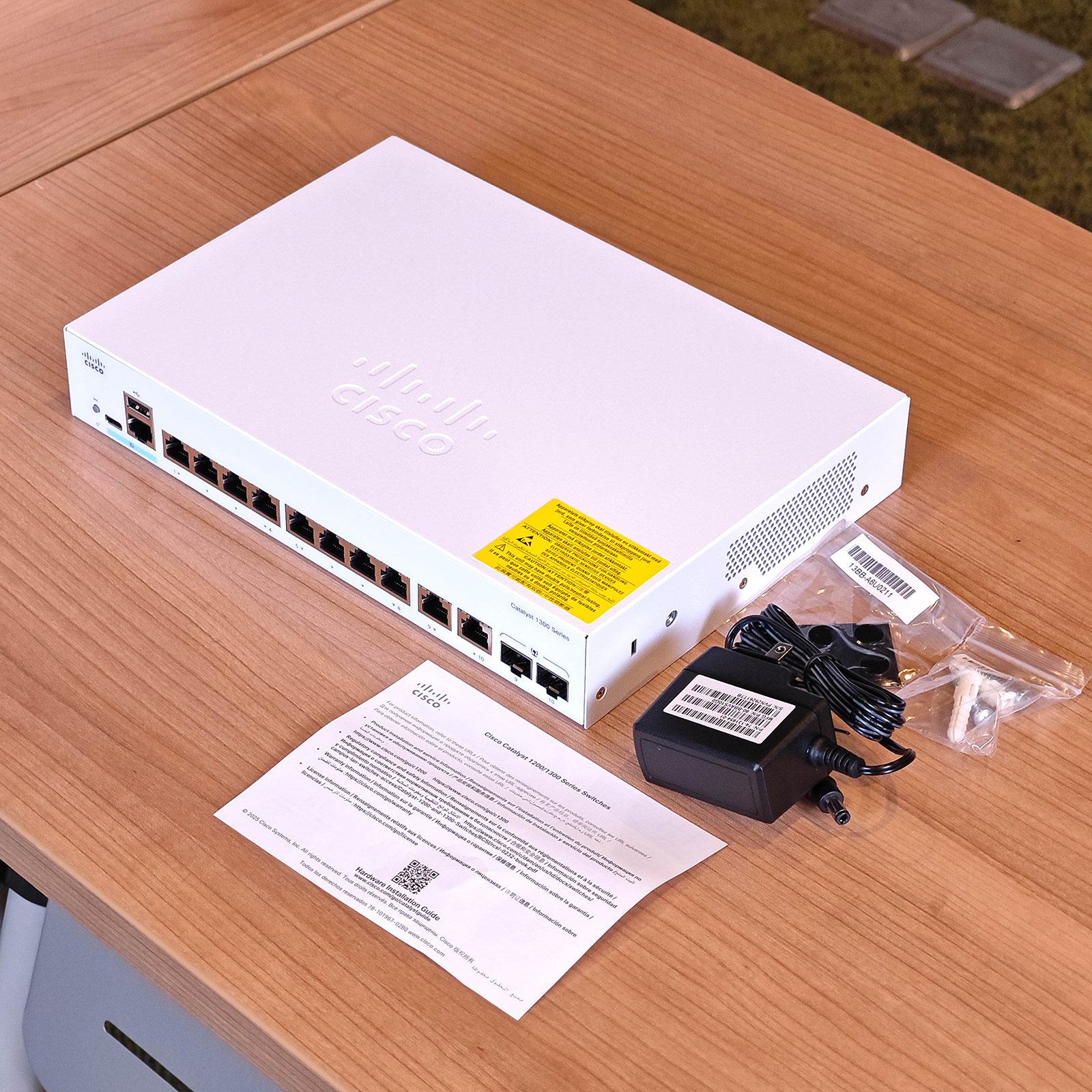 ภาพแกะกล่องสินค้า (Unboxing) แสดงสินค้าจริงและอุปกรณ์ภายในกล่อง ภาพที่ 2