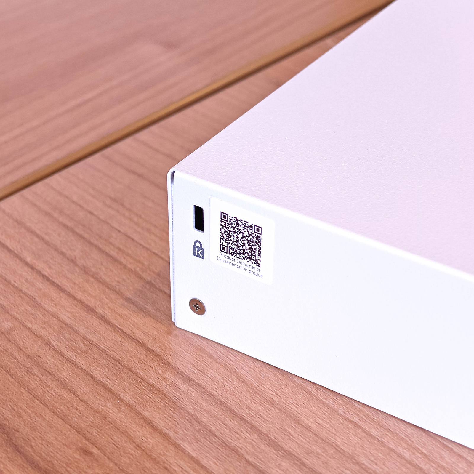 ภาพแกะกล่องสินค้า (Unboxing) แสดงสินค้าจริงและอุปกรณ์ภายในกล่อง ภาพที่ 6