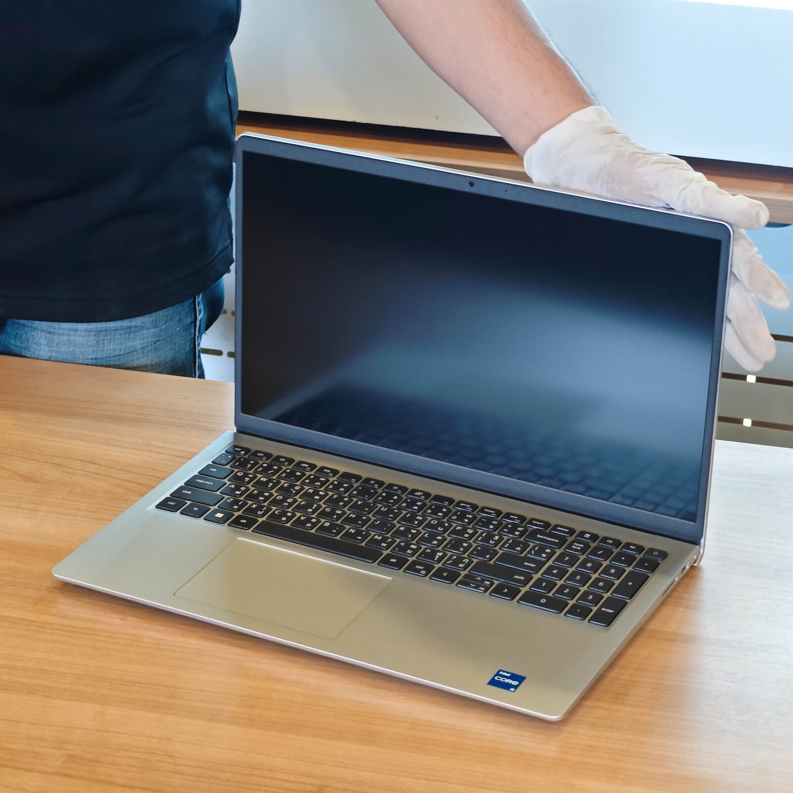 ภาพแกะกล่องสินค้า (Unboxing) แสดงสินค้าจริงและอุปกรณ์ภายในกล่อง ภาพที่ 1