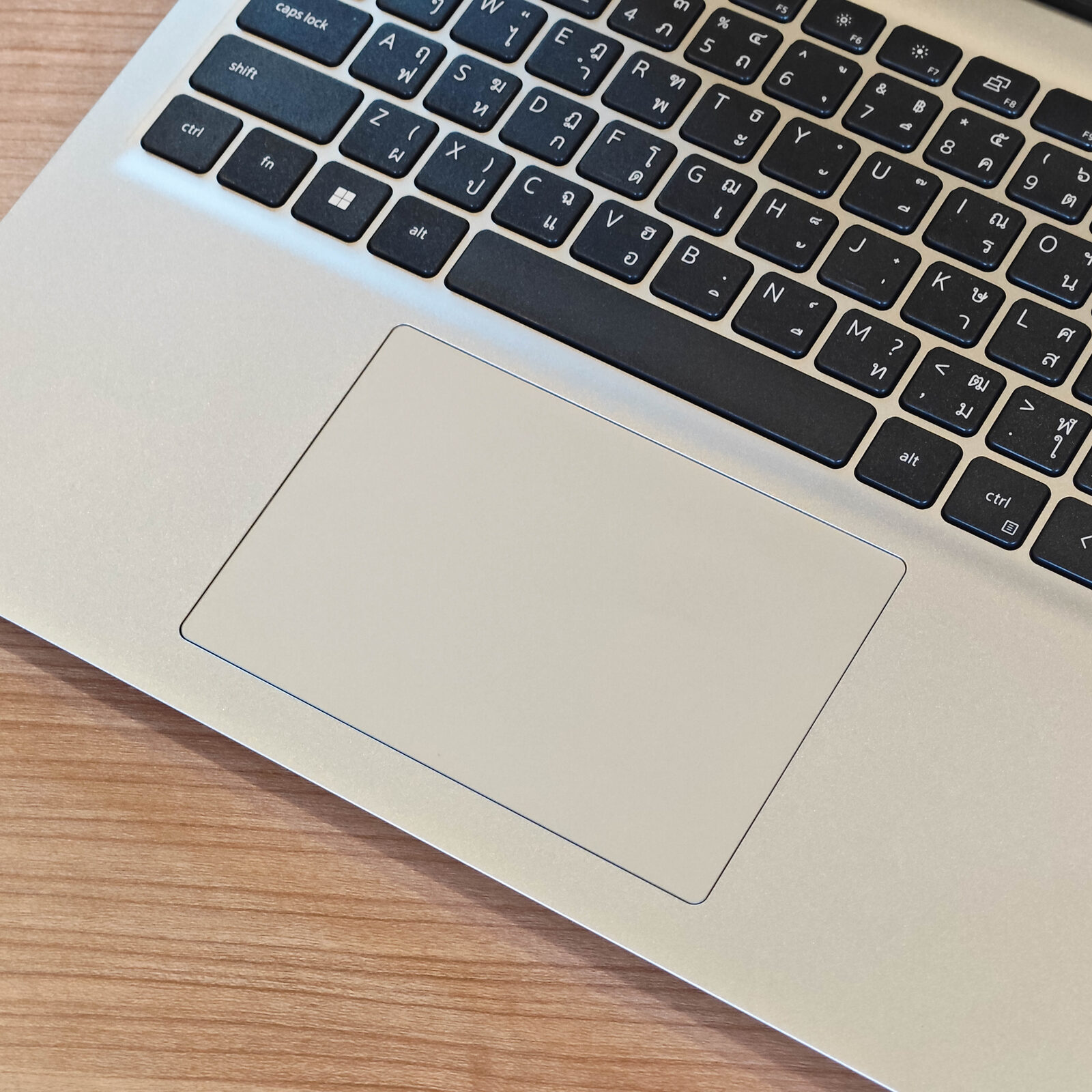 ภาพแกะกล่องสินค้า (Unboxing) แสดงสินค้าจริงและอุปกรณ์ภายในกล่อง ภาพที่ 8