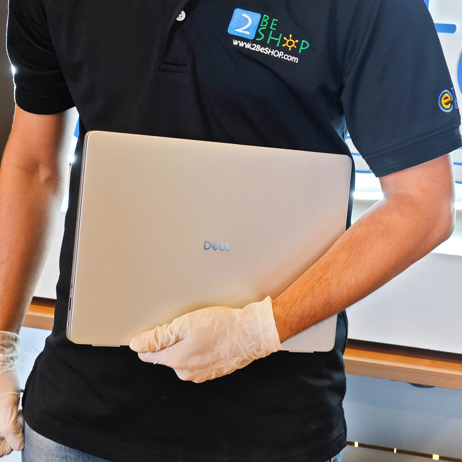 ภาพแกะกล่องสินค้า (Unboxing) แสดงสินค้าจริงและอุปกรณ์ภายในกล่อง ภาพที่ 1