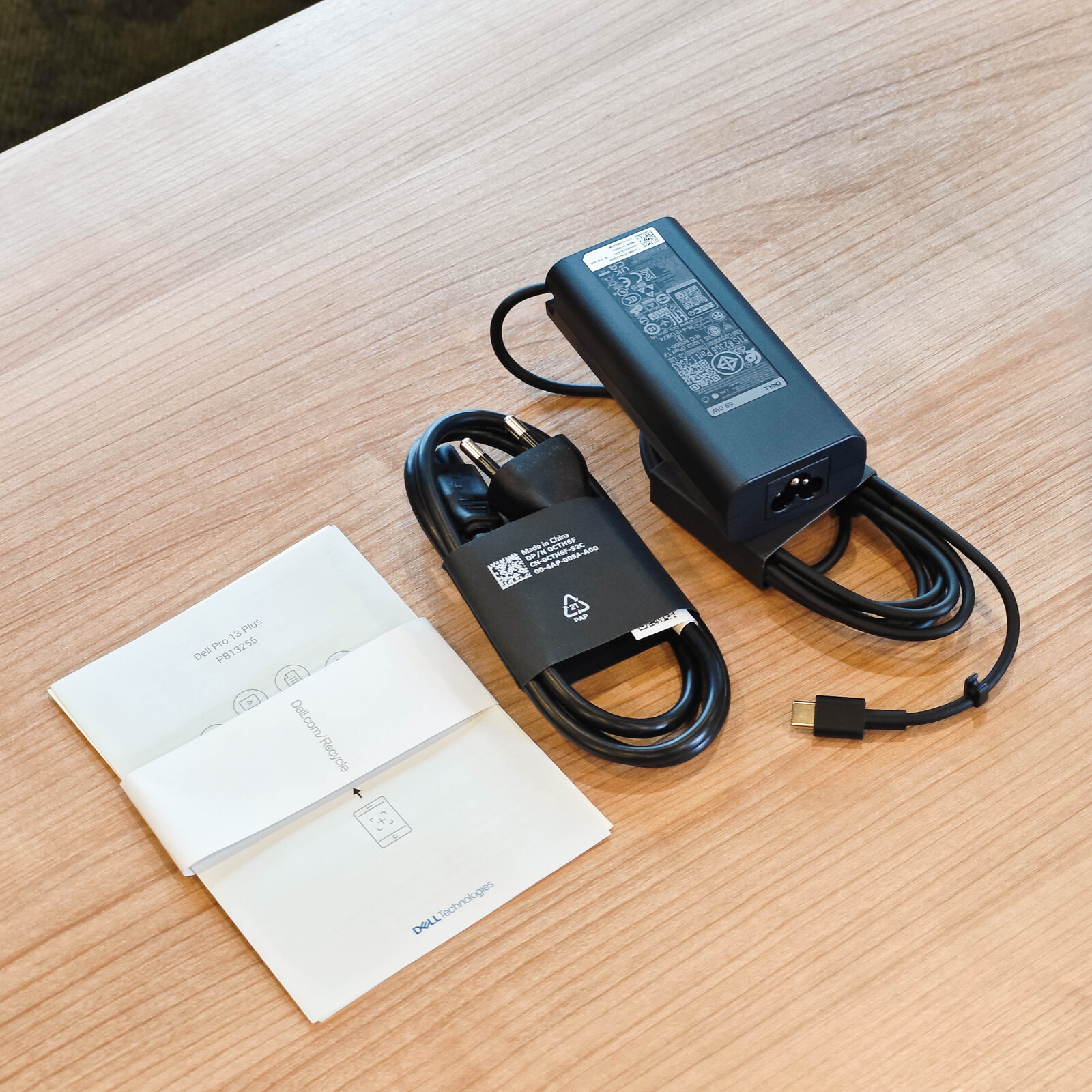 ภาพแกะกล่องสินค้า (Unboxing) แสดงสินค้าจริงและอุปกรณ์ภายในกล่อง ภาพที่ 8