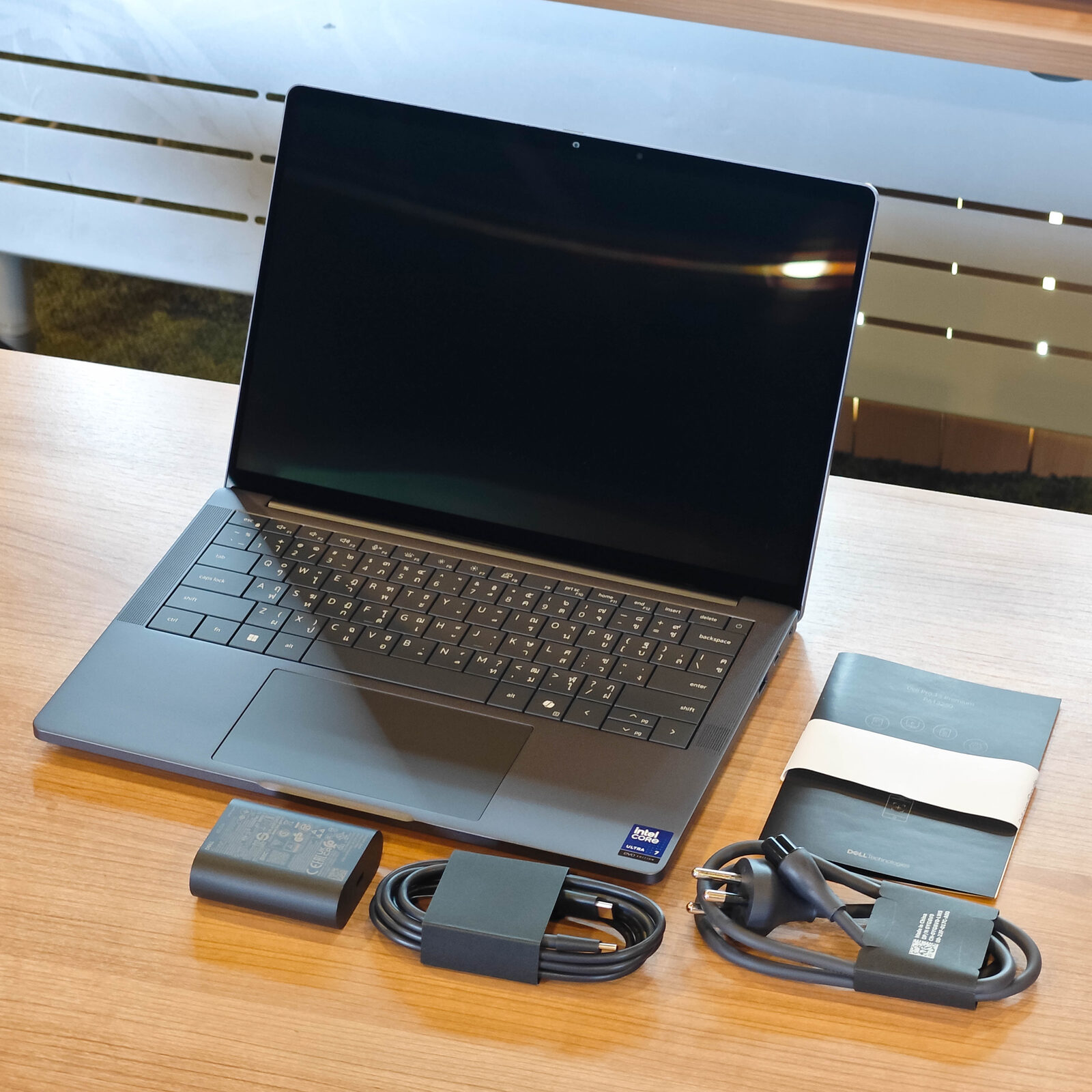 ภาพแกะกล่องสินค้า (Unboxing) แสดงสินค้าจริงและอุปกรณ์ภายในกล่อง ภาพที่ 2