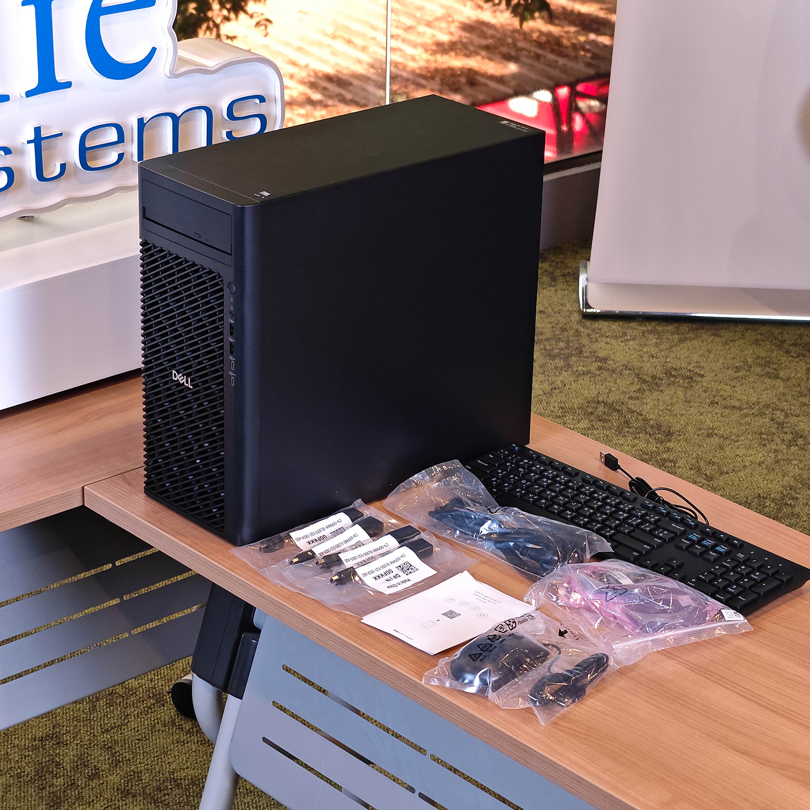 ภาพแกะกล่องสินค้า (Unboxing) แสดงสินค้าจริงและอุปกรณ์ภายในกล่อง ภาพที่ 2