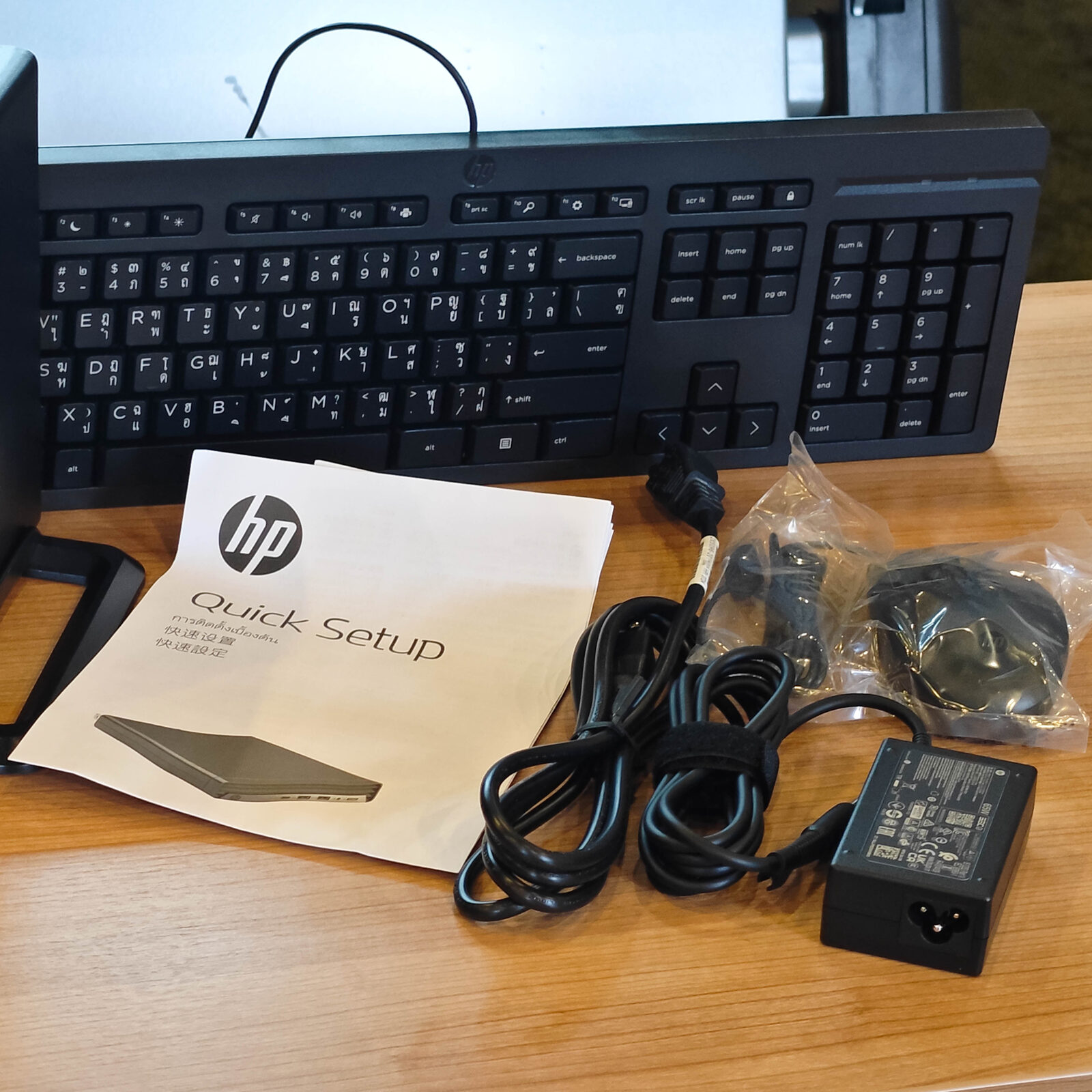 ภาพแกะกล่องสินค้า (Unboxing) แสดงสินค้าจริงและอุปกรณ์ภายในกล่อง ภาพที่ 9