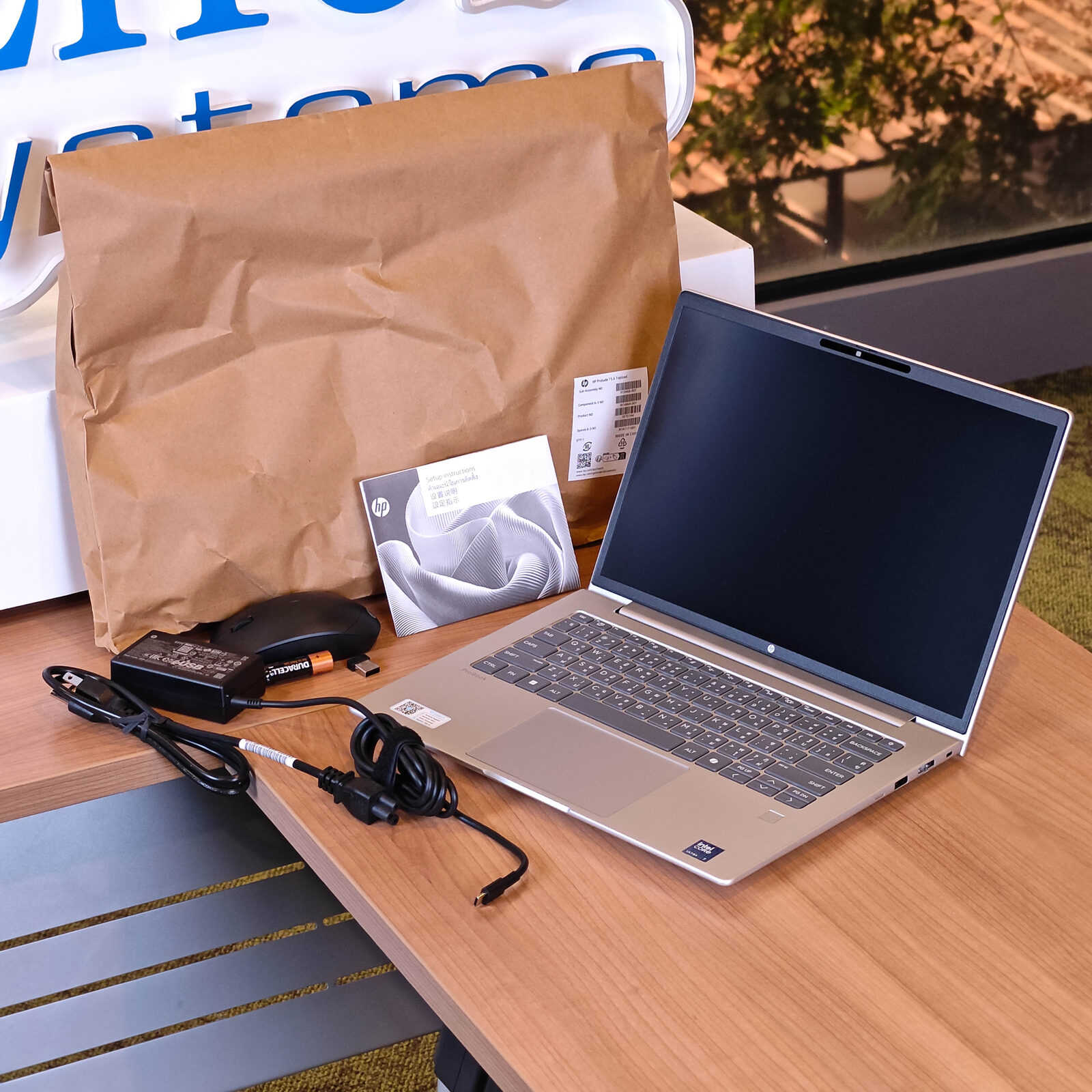 ภาพแกะกล่องสินค้า (Unboxing) แสดงสินค้าจริงและอุปกรณ์ภายในกล่อง ภาพที่ 2