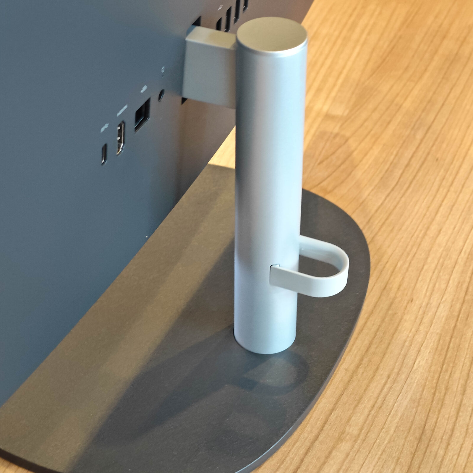 ภาพแกะกล่องสินค้า (Unboxing) แสดงสินค้าจริงและอุปกรณ์ภายในกล่อง ภาพที่ 4