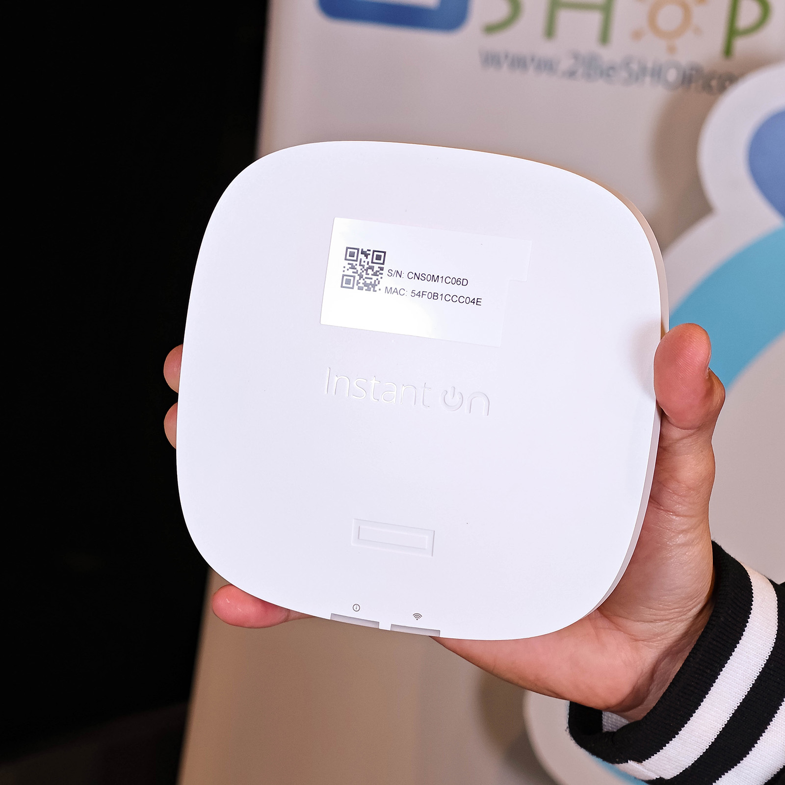 ภาพแกะกล่องสินค้า (Unboxing) แสดงสินค้าจริงและอุปกรณ์ภายในกล่อง ภาพที่ 1