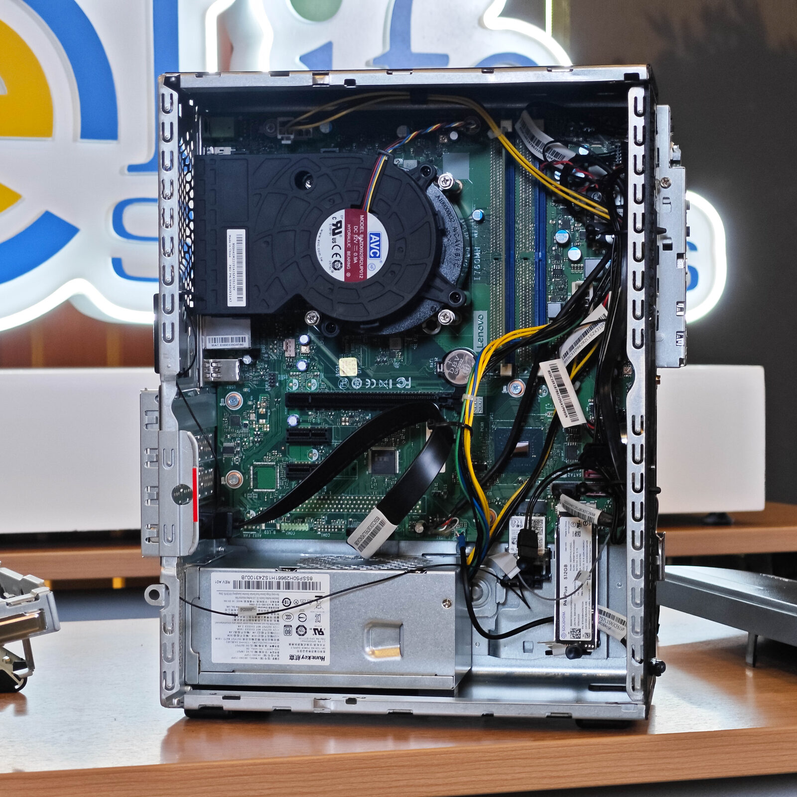 ภาพแกะกล่องสินค้า (Unboxing) แสดงสินค้าจริงและอุปกรณ์ภายในกล่อง ภาพที่ 3