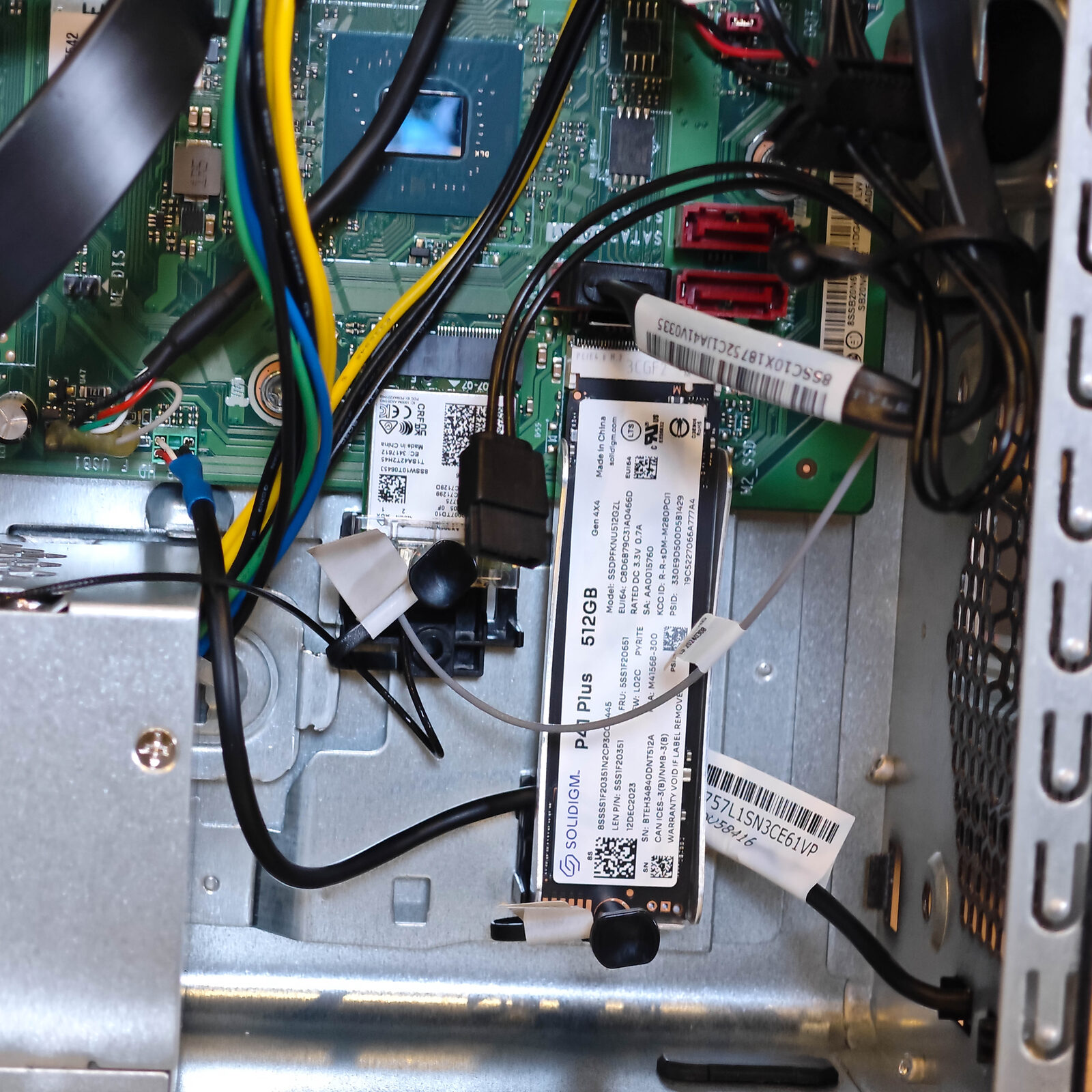 ภาพแกะกล่องสินค้า (Unboxing) แสดงสินค้าจริงและอุปกรณ์ภายในกล่อง ภาพที่ 8