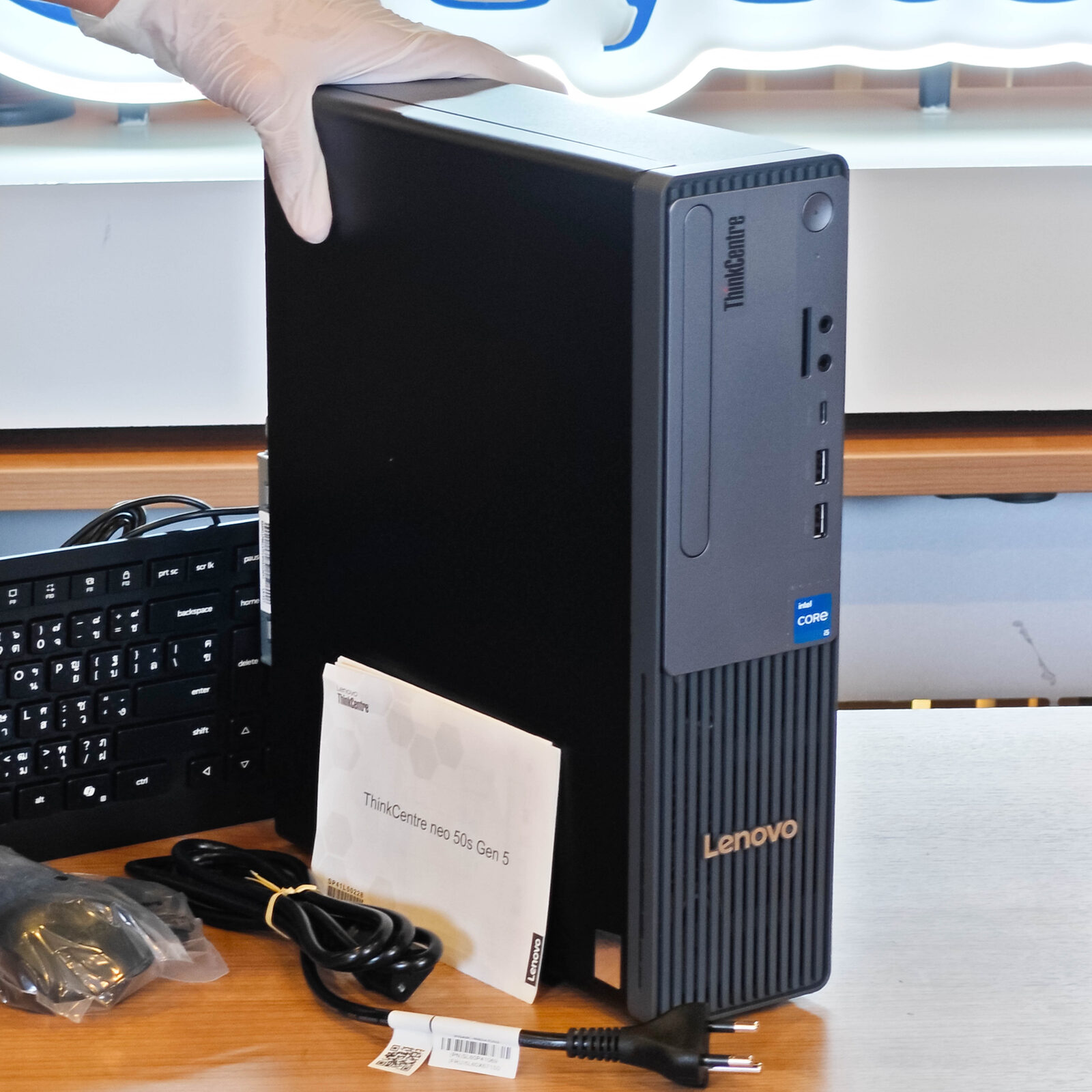 ภาพแกะกล่องสินค้า (Unboxing) แสดงสินค้าจริงและอุปกรณ์ภายในกล่อง ภาพที่ 10