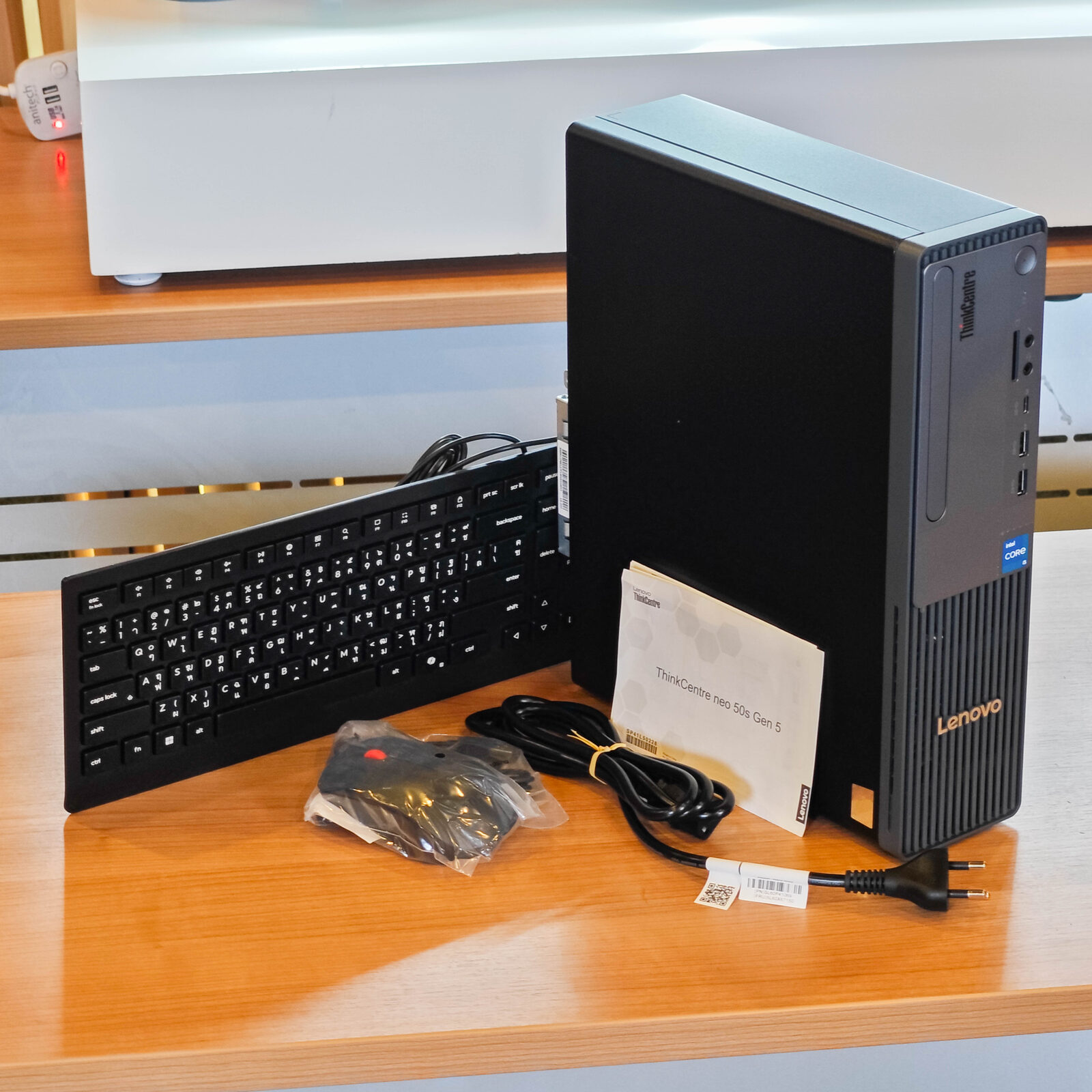 ภาพแกะกล่องสินค้า (Unboxing) แสดงสินค้าจริงและอุปกรณ์ภายในกล่อง ภาพที่ 2