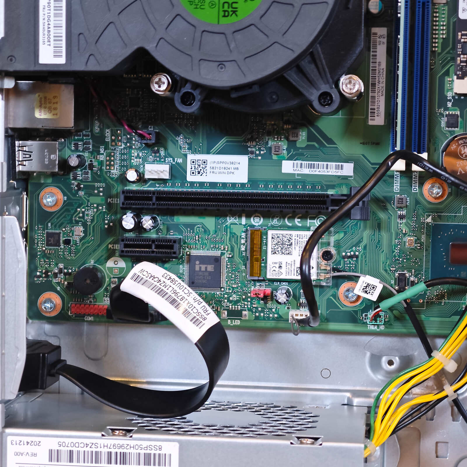 ภาพแกะกล่องสินค้า (Unboxing) แสดงสินค้าจริงและอุปกรณ์ภายในกล่อง ภาพที่ 6