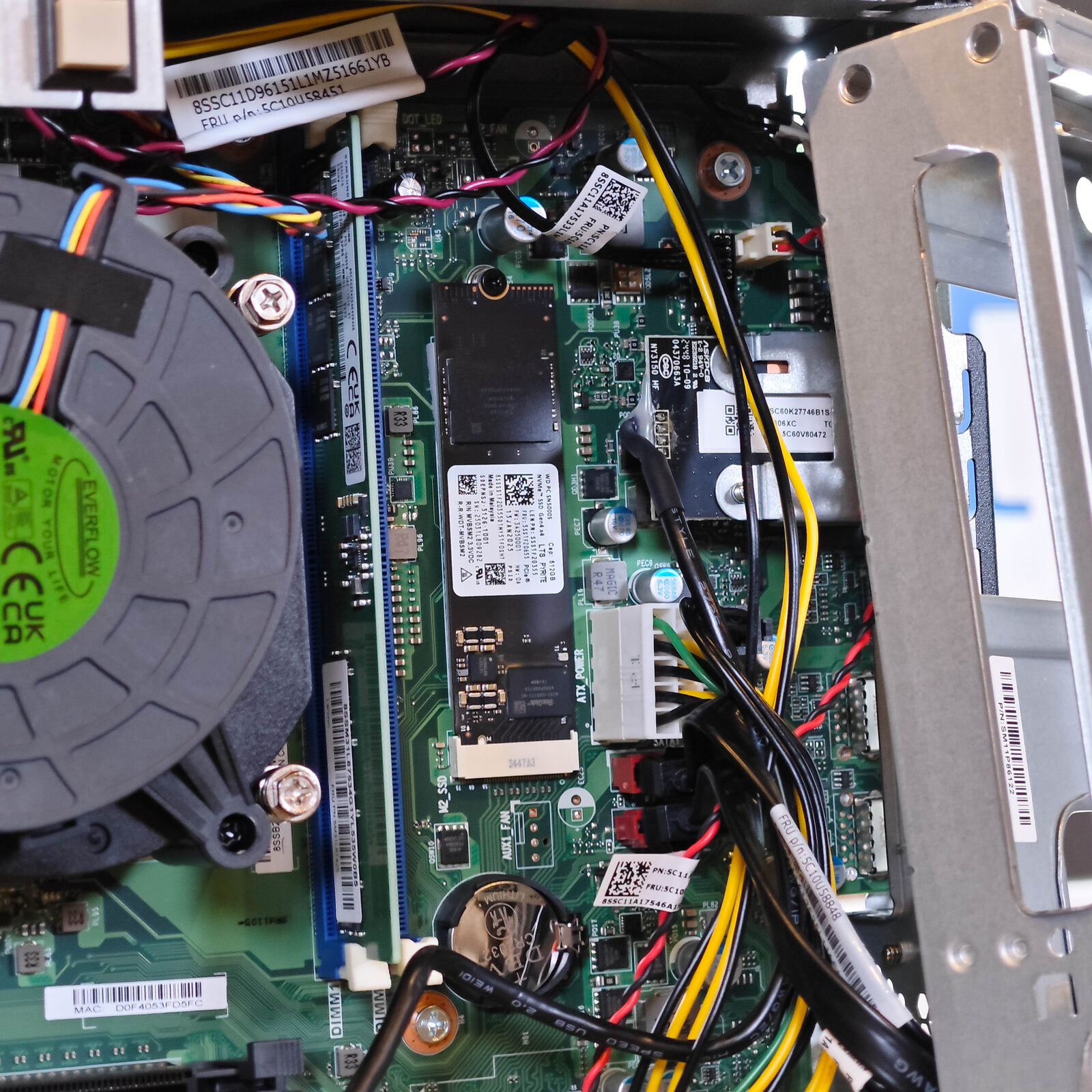 ภาพแกะกล่องสินค้า (Unboxing) แสดงสินค้าจริงและอุปกรณ์ภายในกล่อง ภาพที่ 7