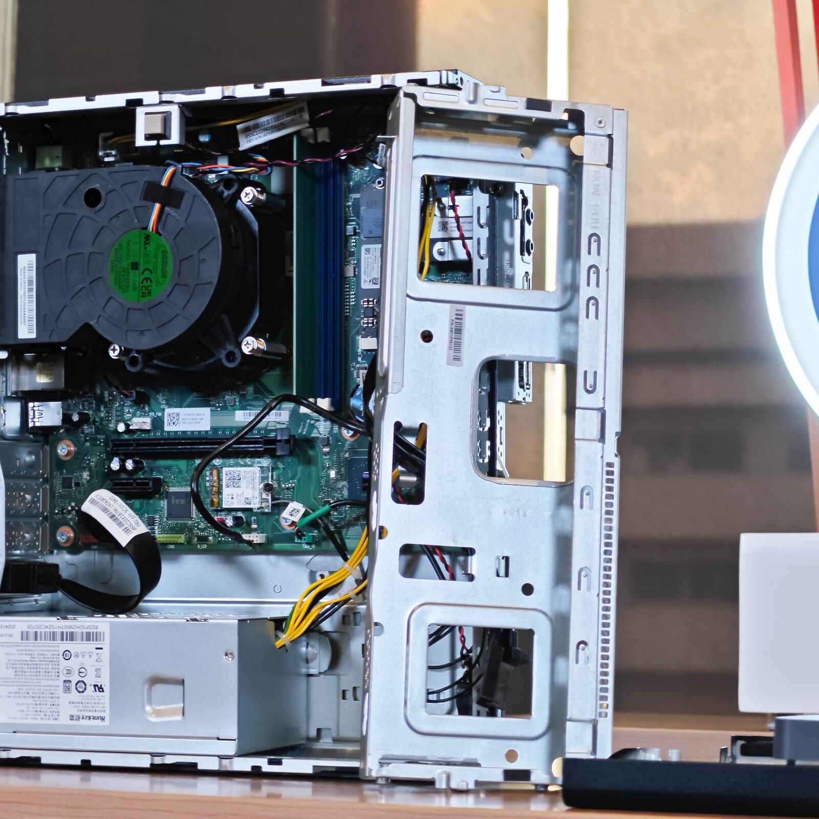 ภาพแกะกล่องสินค้า (Unboxing) แสดงสินค้าจริงและอุปกรณ์ภายในกล่อง ภาพที่ 8