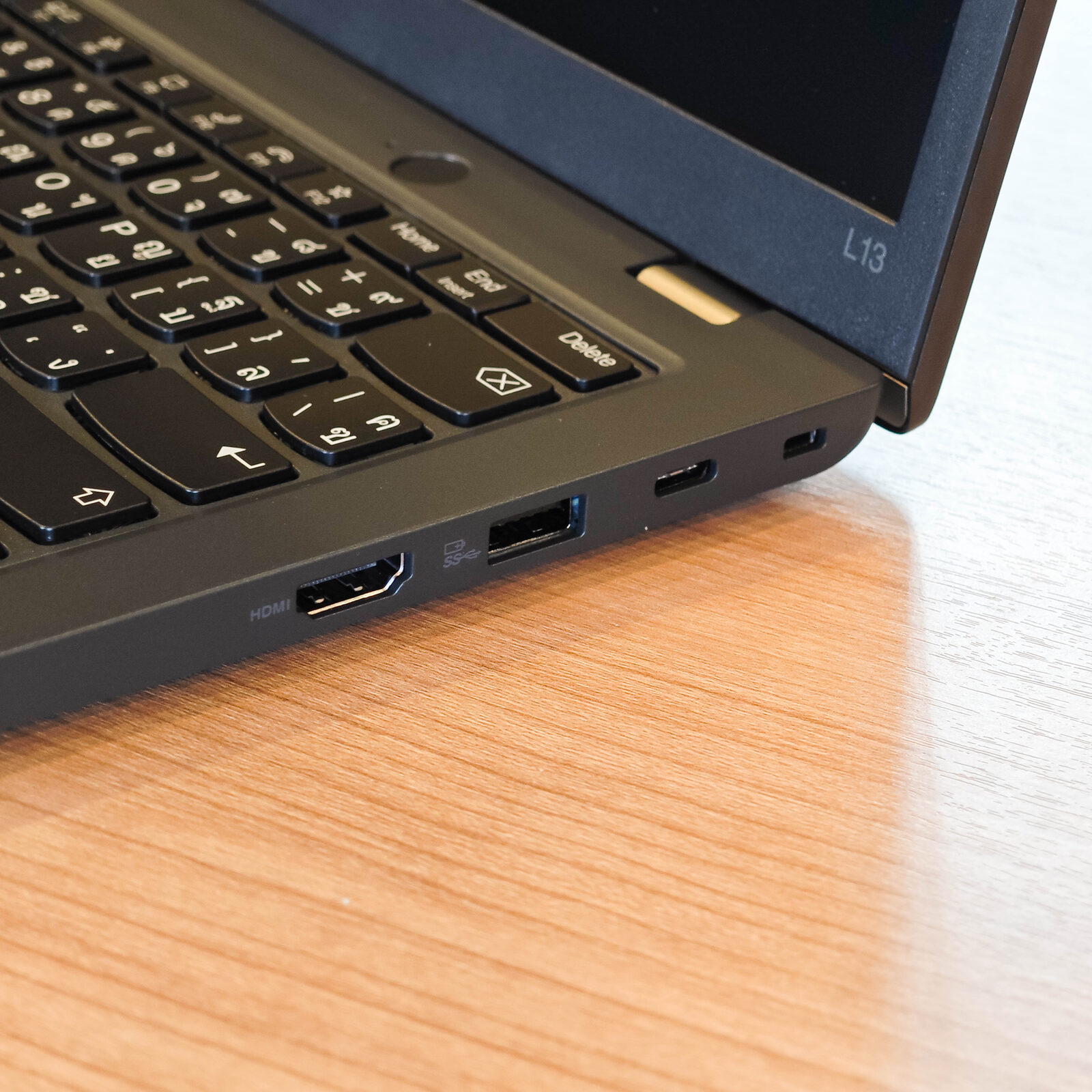 ภาพแกะกล่องสินค้า (Unboxing) แสดงสินค้าจริงและอุปกรณ์ภายในกล่อง ภาพที่ 4