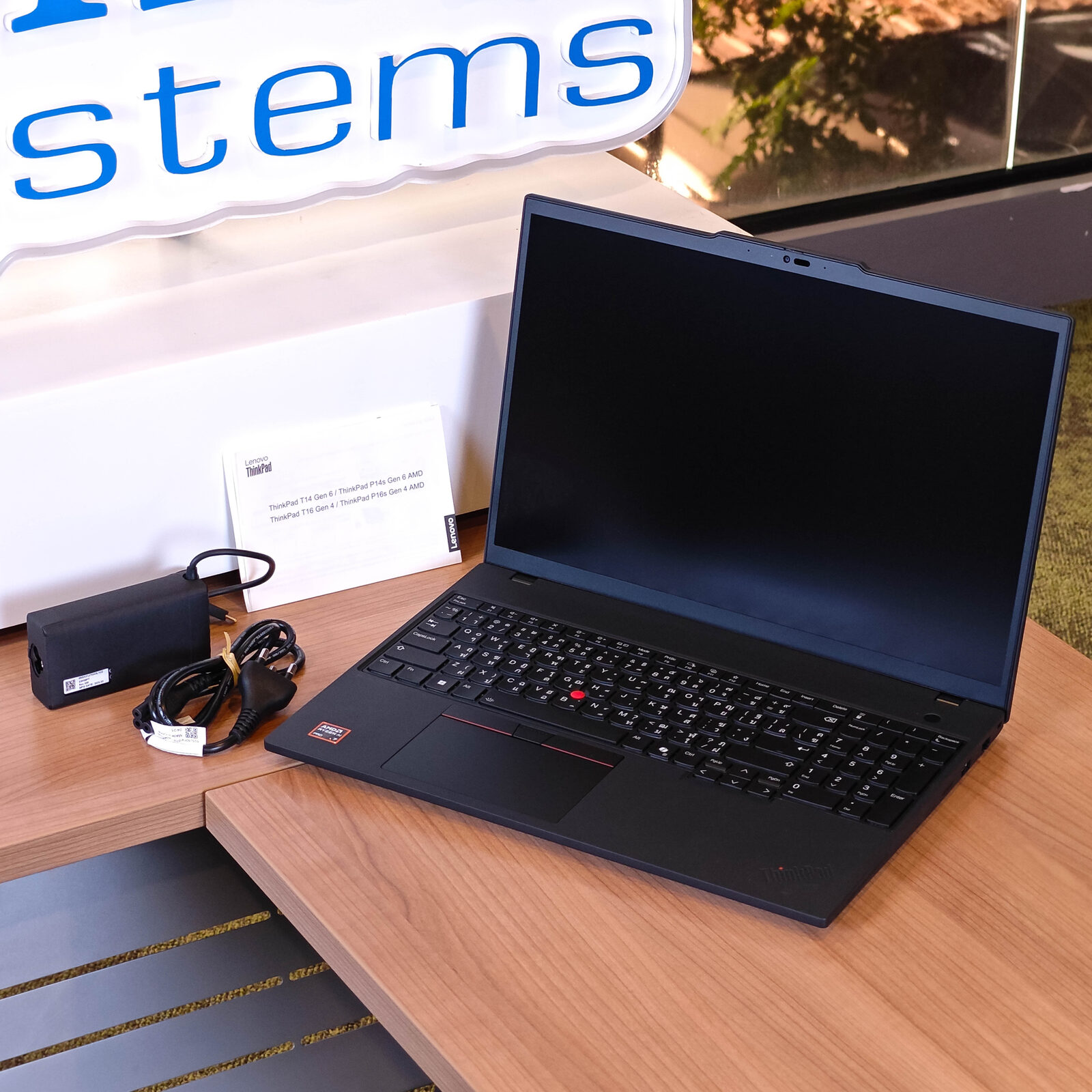 ภาพแกะกล่องสินค้า (Unboxing) แสดงสินค้าจริงและอุปกรณ์ภายในกล่อง ภาพที่ 2