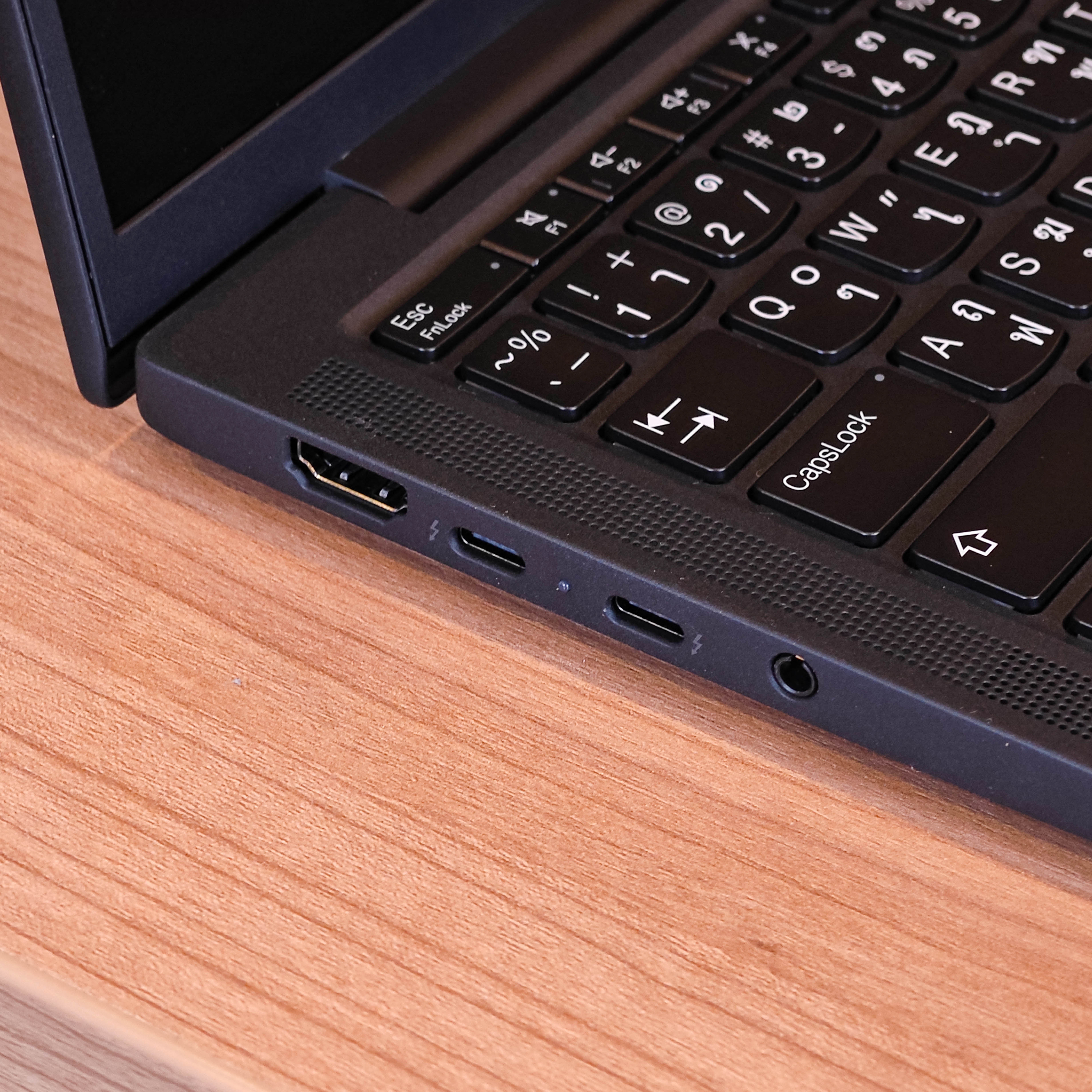 ภาพแกะกล่องสินค้า (Unboxing) แสดงสินค้าจริงและอุปกรณ์ภายในกล่อง ภาพที่ 5