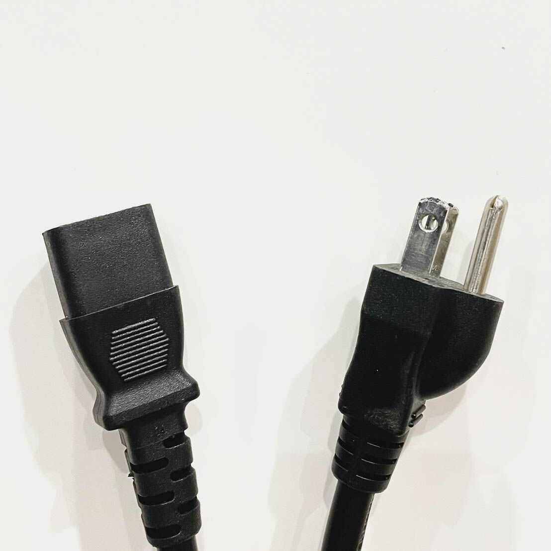 ภาพแกะกล่องสินค้า (Unboxing) แสดงสินค้าจริงและอุปกรณ์ภายในกล่อง ภาพที่ 10