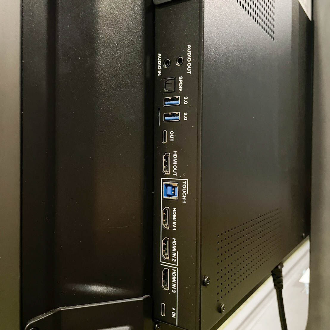 ภาพแกะกล่องสินค้า (Unboxing) แสดงสินค้าจริงและอุปกรณ์ภายในกล่อง ภาพที่ 9